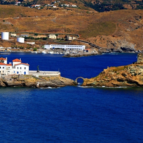 Ένα φωτογραφικό οδοιπορικό του Γιώργου Ζαρζώνη στην Άνδρο από την ανατολή μέχρι τη δύση του ήλιου