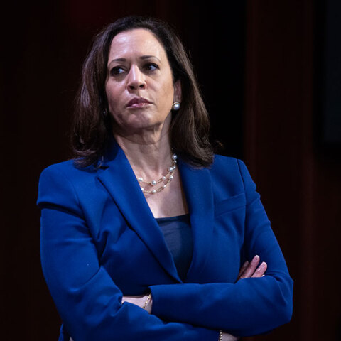 Η Κάμαλα Χάρις, κόρη μεταναστών από την Ινδία και την Τζαμάικα, είναι η επιλογή του Τζο Μπάιντεν για τη θέση του αντιπροέδρου των ΗΠΑ, εφόσον νικήσει τον Τραμπ