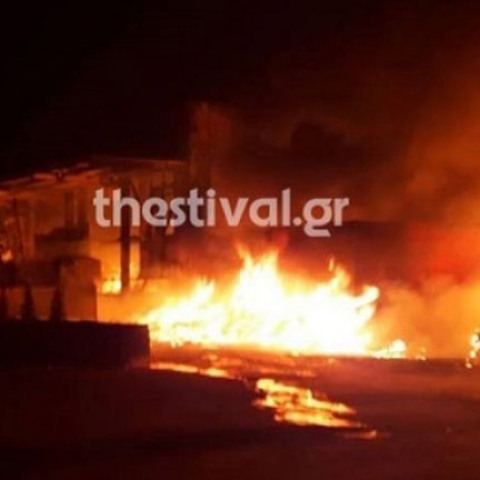 Θεσσαλονίκη - Διάσωση τριών ενηλίκων και ενός βρέφους από φλεγόμενο κτίριο