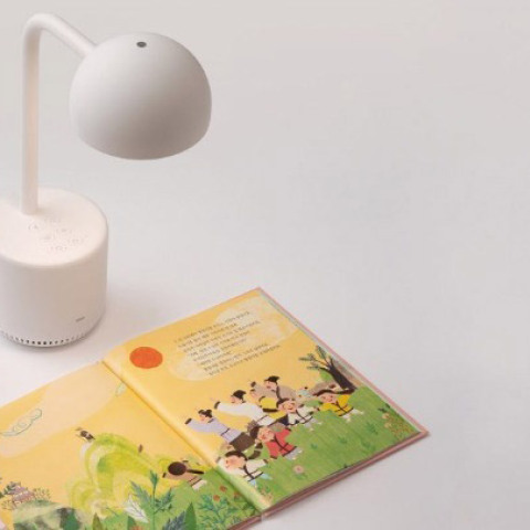 Η Clova Lamp είναι σε θέση να μετατρέψει κείμενο και εικόνες σε ομιλία