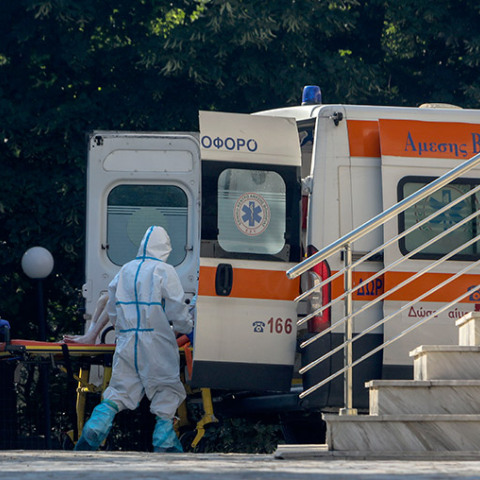 ΚΡΟΥΣΜΑΤΑ ΚΟΡΩΝΟΪΟΥ ΣΕ ΟΙΚΟ ΕΥΓΗΡΙΑΣ ΣΤΗΝ ΘΕΣΣΑΛΟΝΙΚΗ 