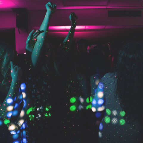 Υποχρεωτικά κλειστά μπαρ και εστιατόρια, από τα μεσάνυχτα έως τις 07.00 το πρωί - Σε ποιες περιοχές ισχύει το έκτακτο περιοριστικό μέτρο για τον κορωνοϊό