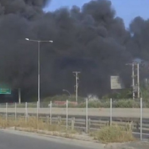 Φωτιά σε εργοστάσιο στη Μεταμόρφωση