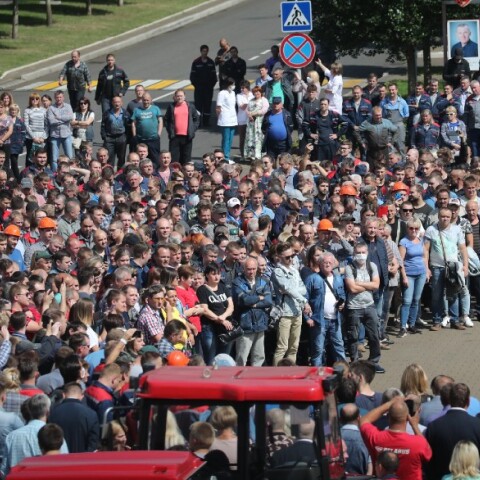 Λευκορωσία: Χιλιάδες στη διαδήλωση υπέρ του προέδρου, Λουκασένκο