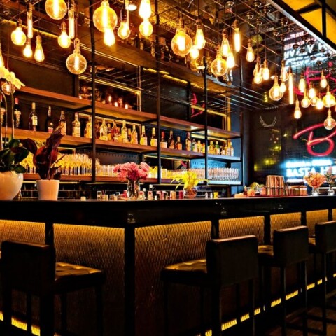 Γαλλία: Πελάτης μαχαίρωσε φύλακα μπαρ στο μάτι γιατί του ζήτησε να φορέσει μάσκα