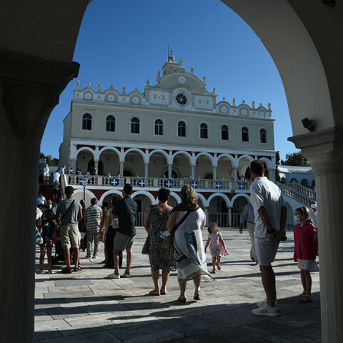 Μέχρι τις 31 Αυγούστου 2020 παρατείνεται η ισχύς των περιοριστικών μέτρων για τον κορωνοϊό στους χώρους λατρείας