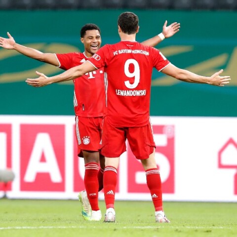 Ρόμπερτ Λεβαντόφσκι και Σερζ Γκνάμπρι