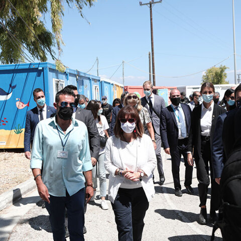 Η Αικατερίνη Σακελλαροπούλου, Πρόεδρος της Δημοκρατίας, στο Κέντρο Υποδοχής και Ταυτοποίησης προσφύγων και μεταναστών στη Μόρια της Λέσβου