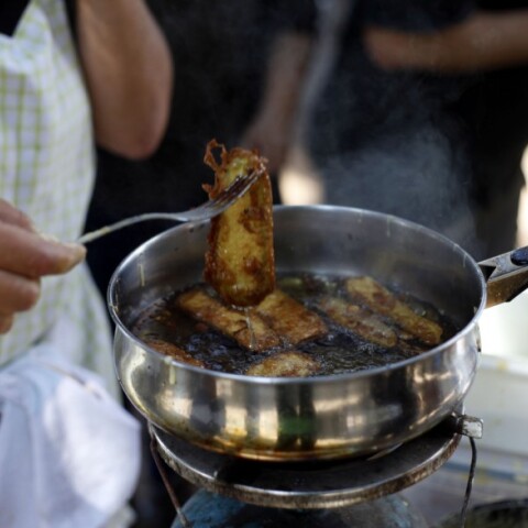 Γιαγιά μαγειρεύει