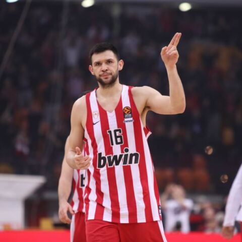 Κώστας Παπανικολάου 