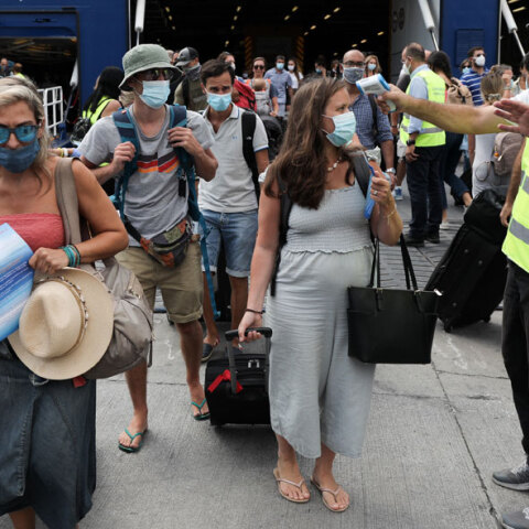 ΔΕΙΓΜΑΤΟΛΗΠΤΙΚΟΙ ΕΛΕΓΧΟΙ ΓΙΑ COVID-19 ΣΕ ΤΑΞΙΔΙΩΤΕΣ ΠΟΥ ΕΠΙΣΤΡΕΦΟΥΝ ΣΤΗΝ ΑΤΤΙΚΗ ΣΤΟ ΛΙΜΑΝΙ ΤΟΥ ΠΕΙΡΑΙΑ