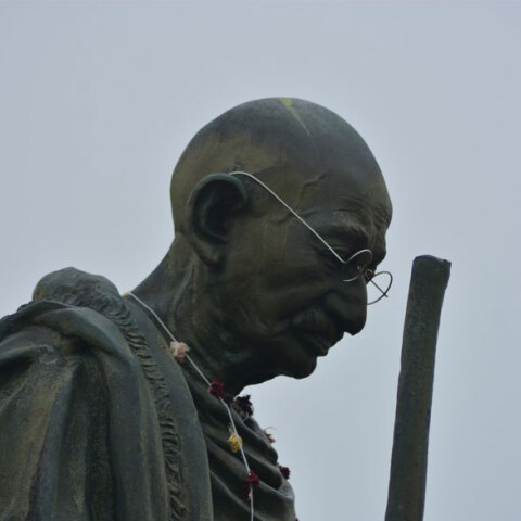 Άγαλμα του Μαχάμτα Γκάντι στην Ινδία