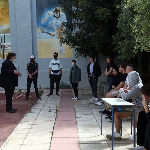 Μαθητές με μάσκα σε σχολείο της Αθήνας