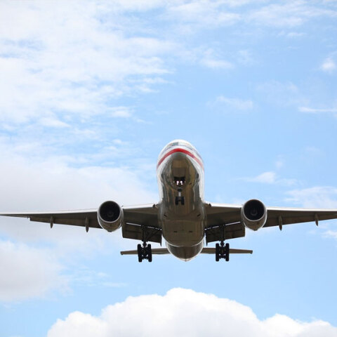 Αεροσκάφος με 17 επιβάτες θετικούς στον κορωνοϊό από τη Μύκονο προσγειώθηκε στην Κύπρο