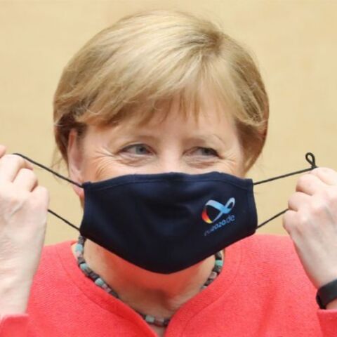 Η Άνγκελα Μέρκελ με μάσκα για τον κορωνοϊό