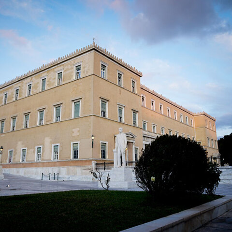 Βουλή των Ελλήνων: Τηλεφώνημα για βόμβα προκάλεσε αναστάτωση