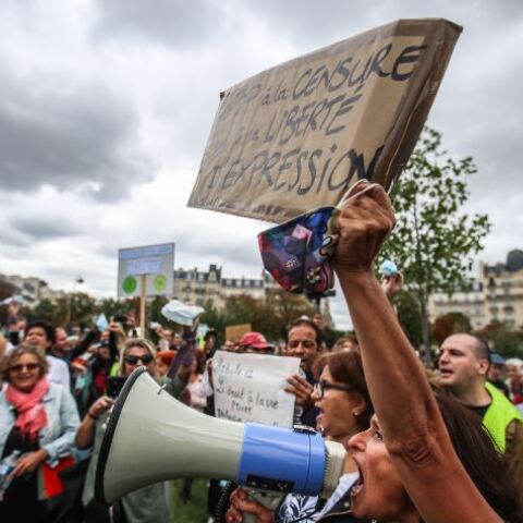 Διαδήλωση κατά της μάσκας στο Παρίσι