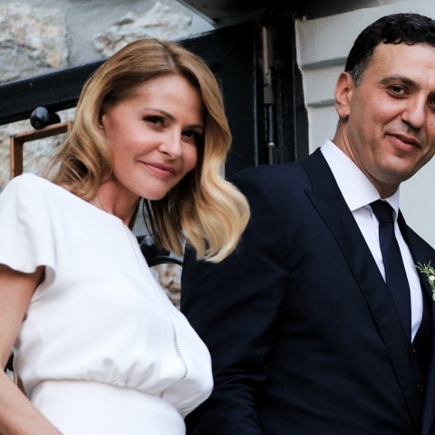 Ο Βασίλης Κικίλιας και η Τζένη Μπαλατσινού στο γάμο τους το καλοκαίρι του 2019