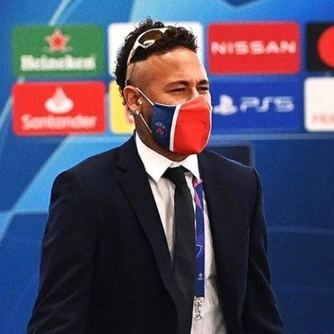 Ο Νεϊμάρ με μάσκα προστασίας για τον κορωνοϊό