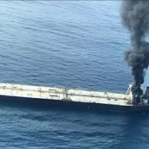 Φωτιά σε τάνκερ ανοιχτά της Σρι Λάνκα