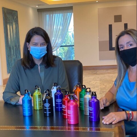 Τα παγούρια που θα μοιραστούν στους μαθητές