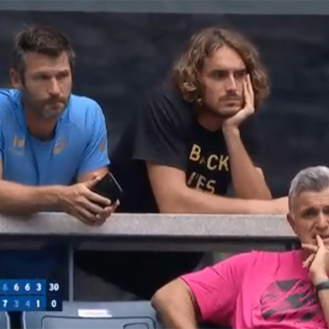 O Στέφανος Τσιτσιπάς μπλούζα του κινήματος «Black Lives Matter»