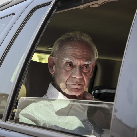 Με ανάρτησή της στο Facebook, η σύζυγος του Άκη Τζοχατζόπουλου ευχαριστεί το προσωπικό του Σισμανόγλειου Γενικού Νοσοκομείου, όπου νοσηλεύτηκε ο πρώην υπουργός 