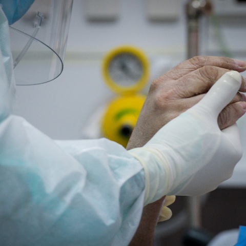 Κορωνοϊός: Μεγαλώνει η λίστα των θυμάτων στη χώρα μας, 92χρονη γυναίκα άφησε την τελευταία της πνοή τα ξημερώματα της Κυριακής στο νοσοκομείο Παπανικολάου