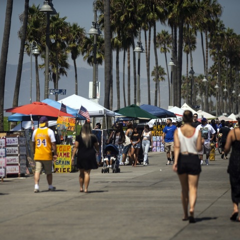 Τα κρούσματα μόλυνσης από τον SARS-CoV-2 αυξήθηκαν κατά 42.347 στις ΗΠΑ, ενώ τουλάχιστον 746 ασθενείς υπέκυψαν στον κορωνοϊό σύμφωνα με τα νεότερα στοιχεία 