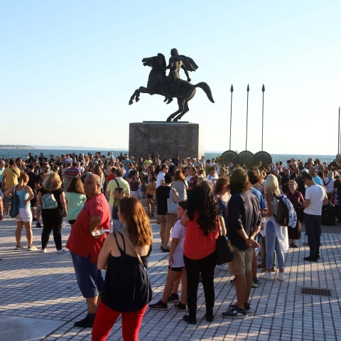 Κορωνοϊός: Διαμαρτυρία χωρίς μάσκες ενάντια στη χρήση μάσκας στα σχολεία πραγματοποίησαν γονείς μαθητών στη Νέα Παραλία της Θεσσαλονίκης