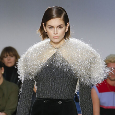 Το μοντέλο Kaia Gerber στην επίδειξη μόδας του JW Anderson για το Φθινόπωρο 2020