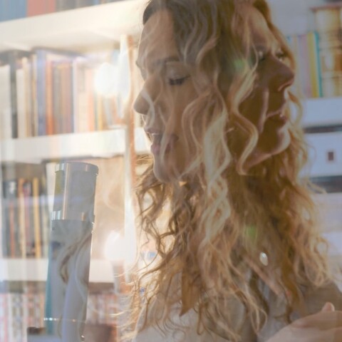 Η τραγουδίστρια Ελένη Τσαλιγοπούλου 