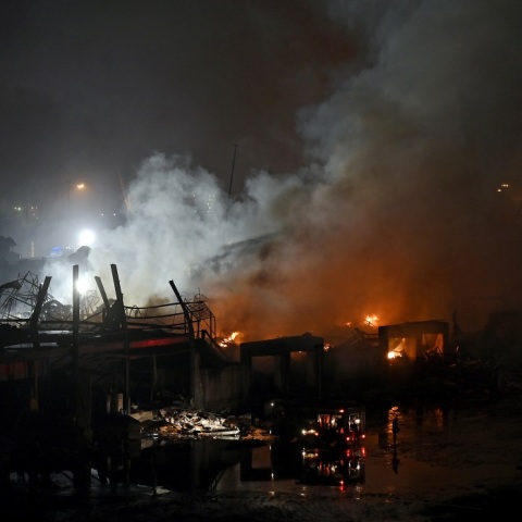 Φωτιά σε αποθήκη στην Βηρυτό 