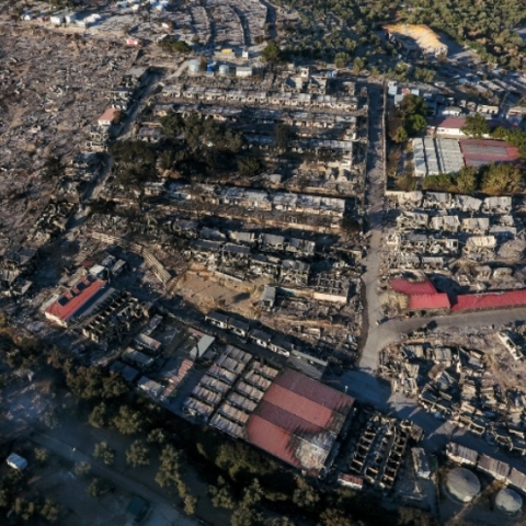 Εικόνες από την ολοκληρωτική καταστροφή του ΚΥΤ στην Μόρια, μετά την πυρκαγιά