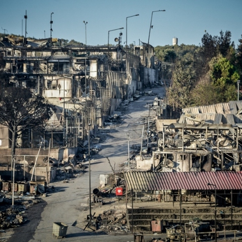 Εικόνες από την ολοκληρωτική καταστροφή του ΚΥΤ στην Μόρια