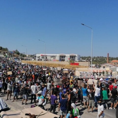 Διαδήλωση προσφύγων και μεταναστών στη Λέσβο σήμερα 