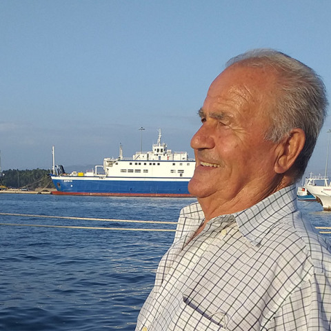 Ο 82χρονος Κερκυραίος. Νίκος Καρύδης. είναι πλέον φοιτητής στο ΑΠΘ