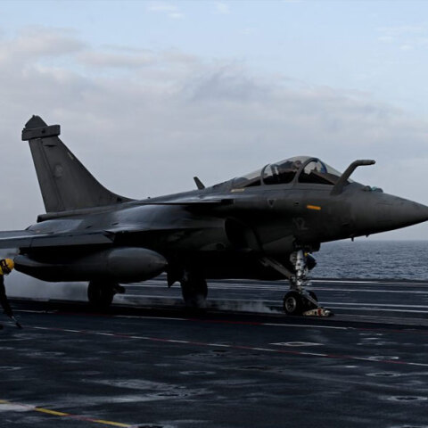 Γαλλικό μαχητικό Rafale στο αεροπλανοφόρο Charles de Gaulle