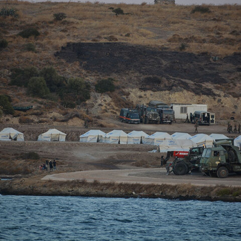 Κορωνοϊός στη Λέσβο: Σκηνές για πρόσφυγες και μετανάστες στο προσωρινό ΚΥΤ στο Καρά Τεπέ
