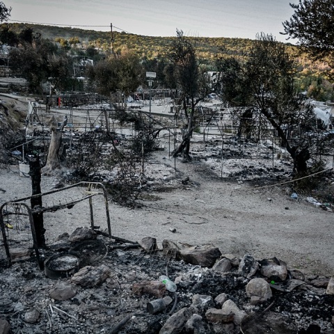 Καταστροφή από τη φωτιά στο ΚΥΤ της Μόριας