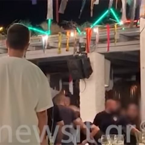 Καβγάς θαμώνων σε μπαρ στη Βάρκιζα
