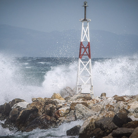 ΙΣΧΥΡΟΙ ΑΝΕΜΟΙ ΣΤΟ ΑΙΓΑΙΟ -  ΤΟ ΛΙΜΑΝΙ ΤΗΣ ΡΑΦΗΝΑΣ