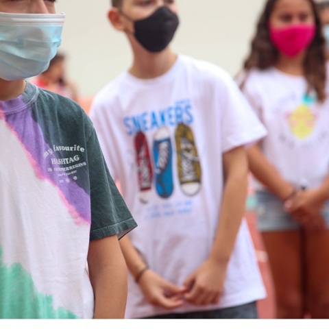 Μαθητές με μάσκα