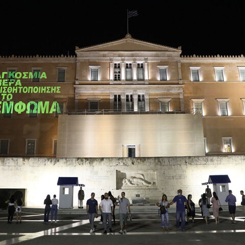 Η Βουλή των Ελλήνων «φοράει» την πράσινη κορδέλα με αφορμή την Παγκόσμια Ημέρα Ευαισθητοποίησης για το Λέμφωμα