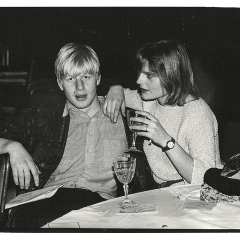 Ο Boris Johnson και η Allegra Mostyn-Owen στο χορό των Σουλτάνων, Οξφόρδη, Town Hall, 10-03-1986 Dafydd Jones/ ACC Art Books