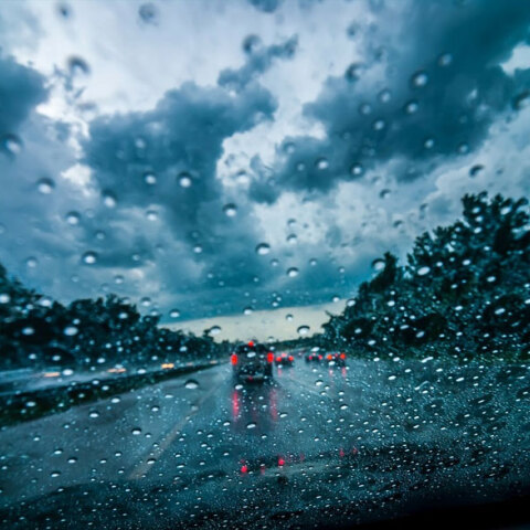 Κακοκαιρία «Ιανός»: Απαγόρευση κυκλοφορίας βαρέων οχημάτων και λεωφορείων στο εθνικό οδικό δίκτυο σε 4 νομούς της χώρας