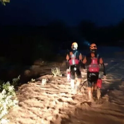 Δύσκολες ώρες στον Αλμυρό - Προβλήματα από την κακοκαιρία «Ιανός»