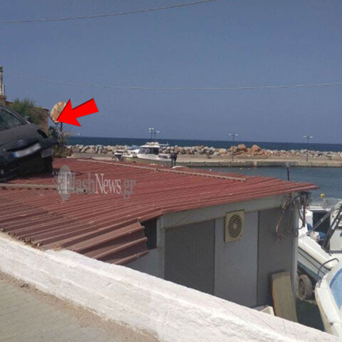 Τροχαίο στα Χανιά: Τύχη βουνό για οδηγό αυτοκινήτου που προσγειώθηκε με το ΙΧ σε στέγη σπιτιού