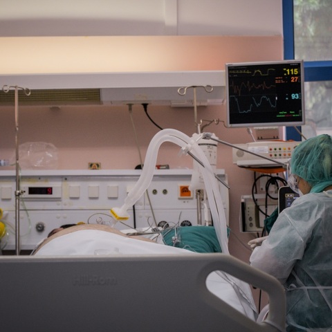 Στιγμιότυπα μαπό την Μονάδα εντατικής θεραπείας στο νοσοκομείο