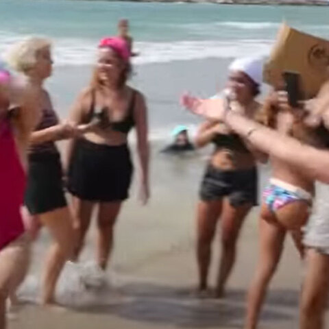 Με χορό και τραγούδι κάτοικοι στο Ισραήλ διαμαρτυρήθηκαν σε παραλία κατά του νέου lockdown